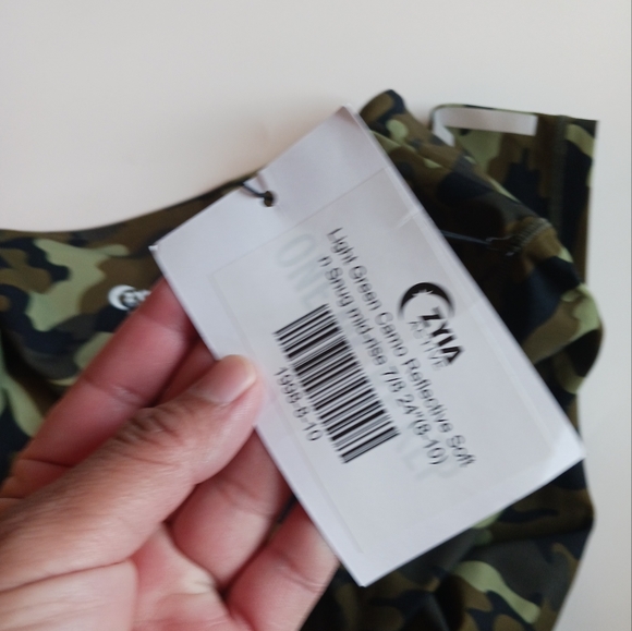 ZYIA Active Wear Camo Light Green Soft And Snug Mid-rise 7/8 24 Inches Size 8-10 - Picture 3 of 7